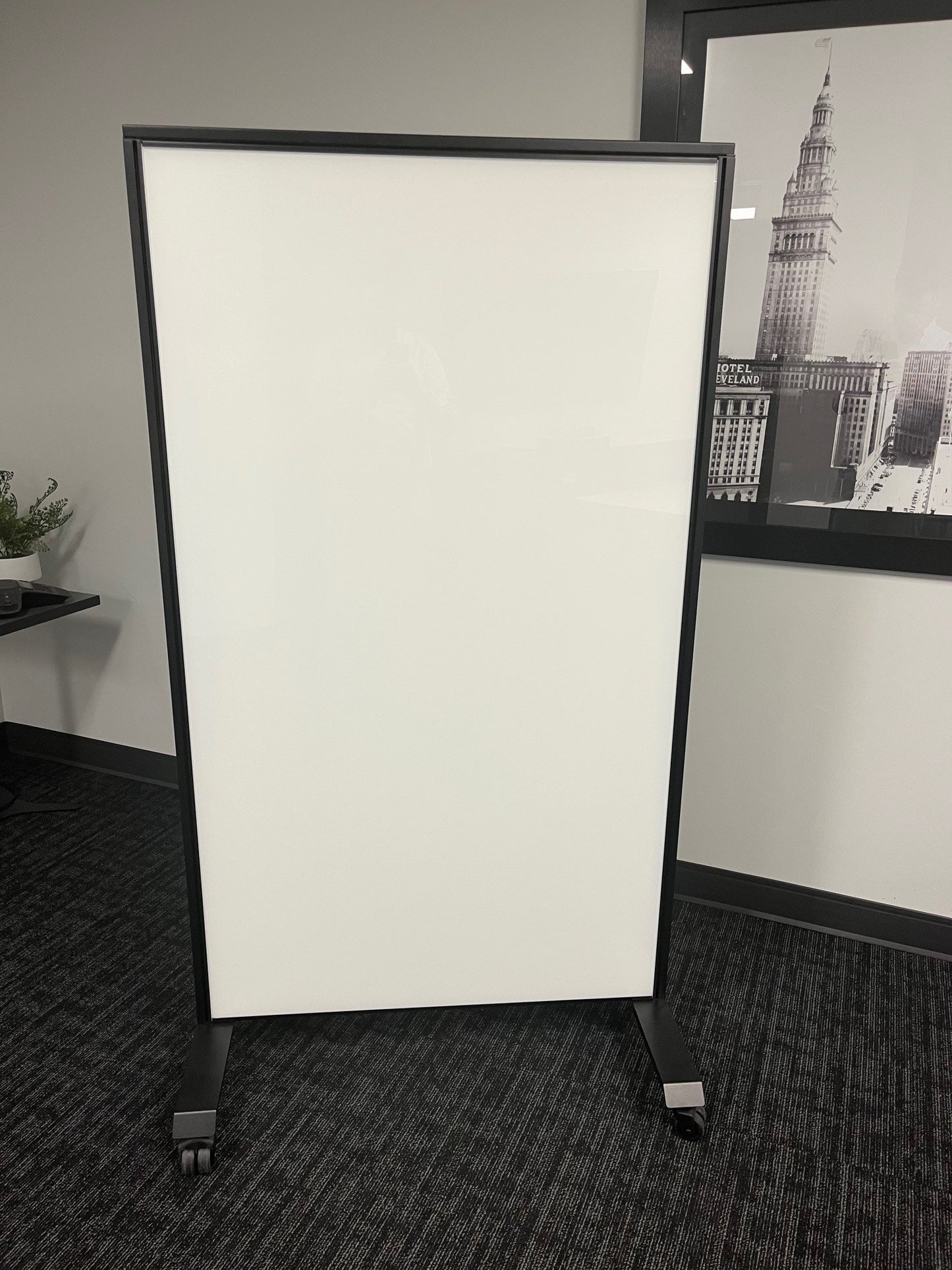 gen2 mobile divider panel for office workstation privacy and space separation