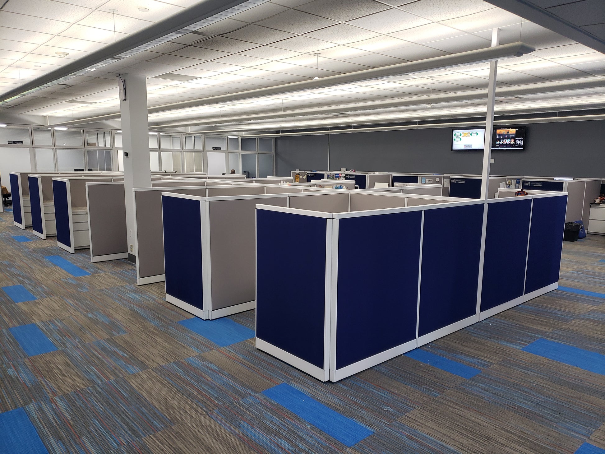 Custom panel workstation system by gen2 for small business office