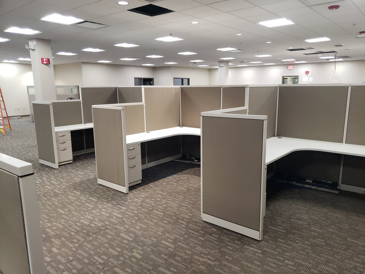 gen2 custom panel workstation in collaborative open plan office environment