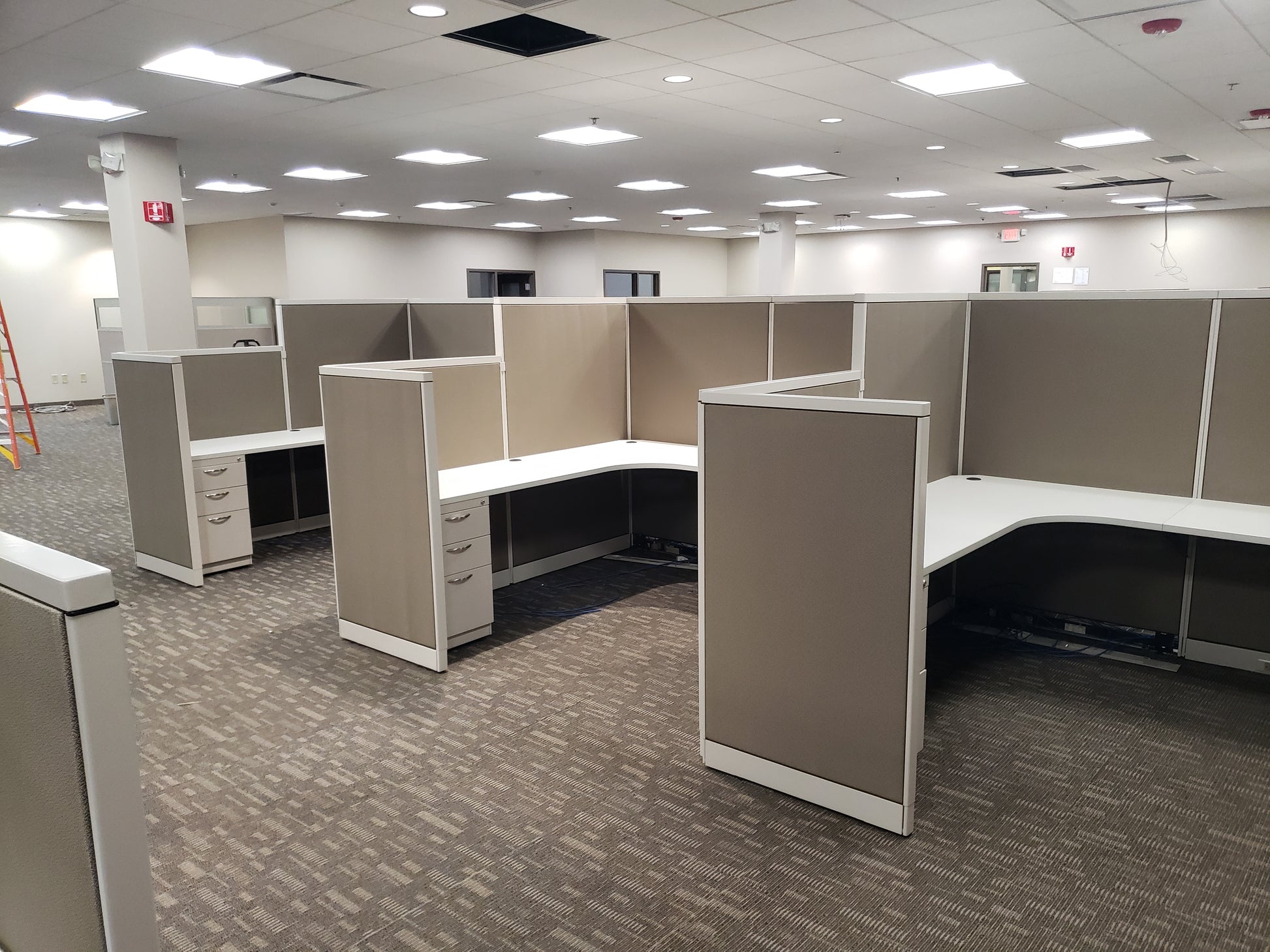 gen2 custom panel workstation in collaborative open plan office environment