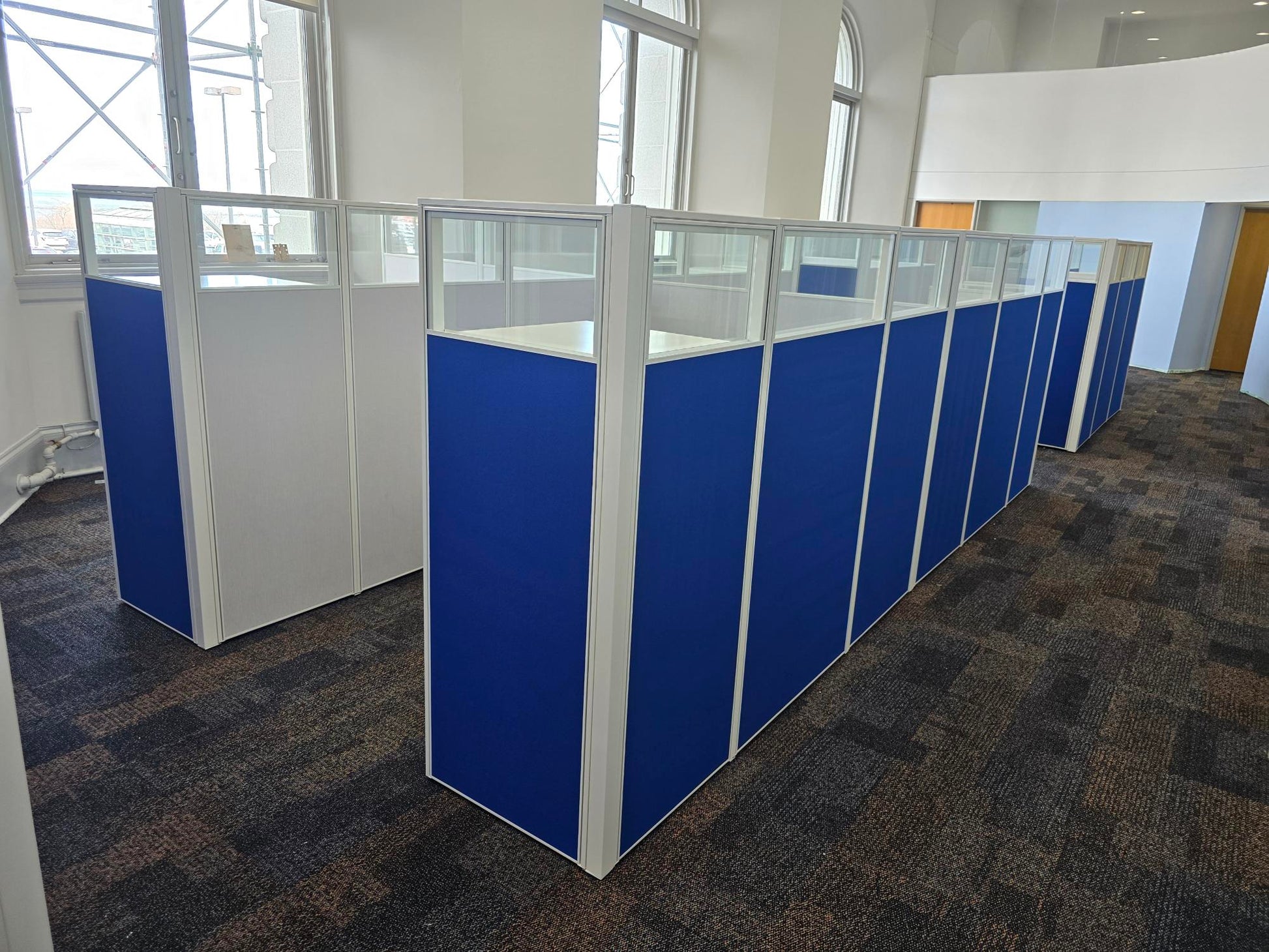 American-made gen2 Era workstations in modern open office setting