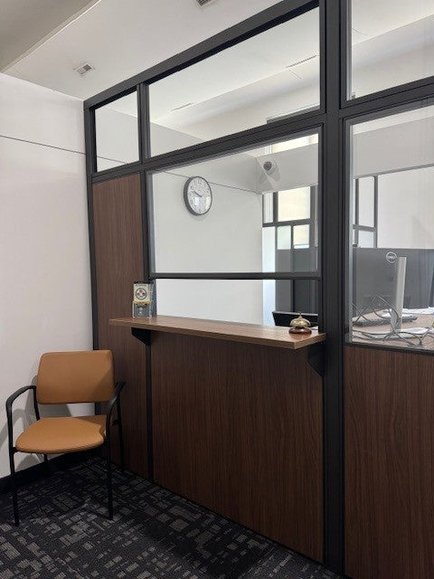 gen2 Era custom workstation with white frame and wood grain worksurface