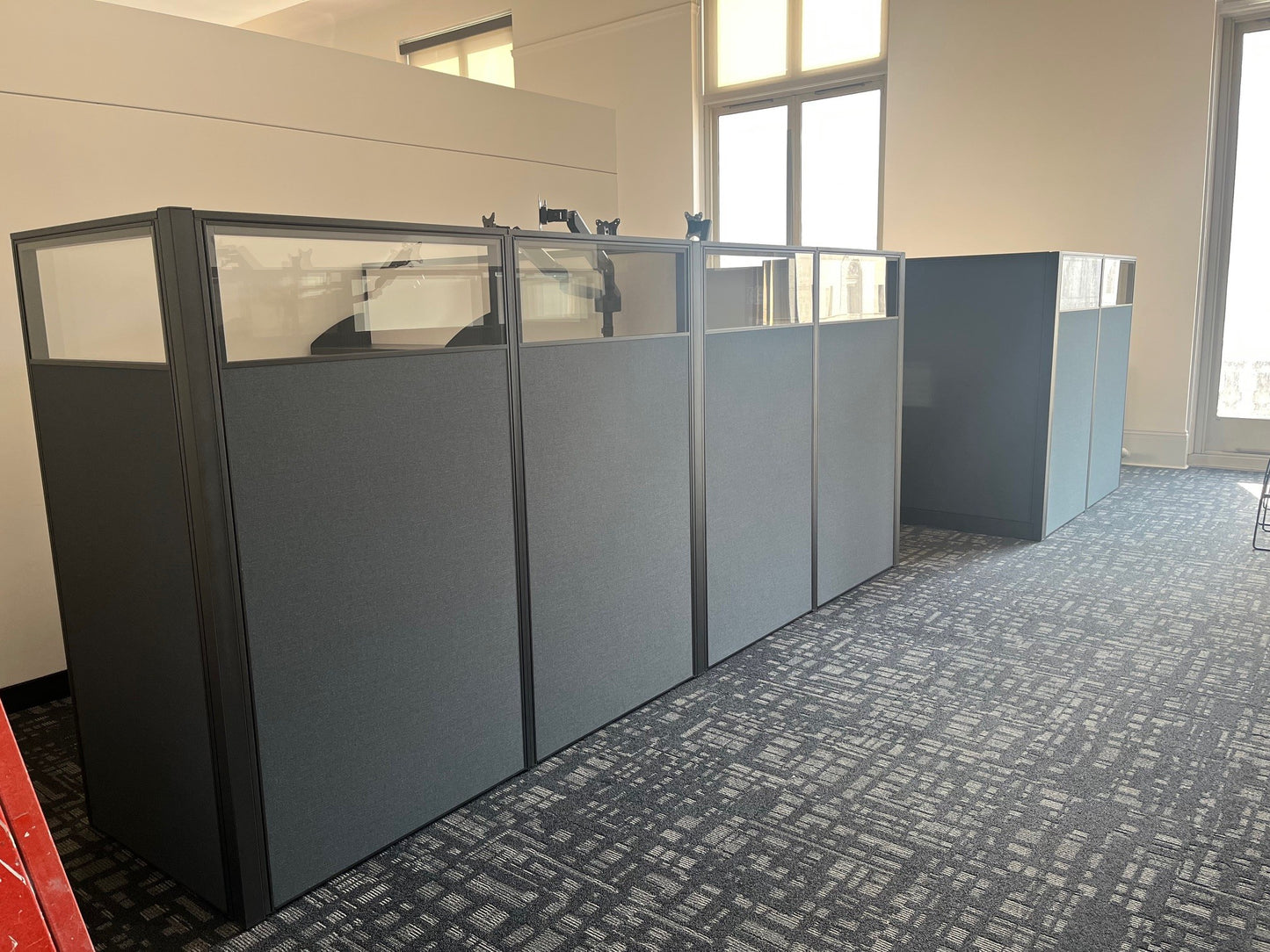 gen2 Era modular workstation configured for collaborative team environment