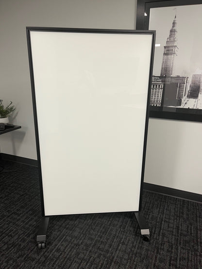 gen2 mobile divider panel for office workstation privacy and space separation