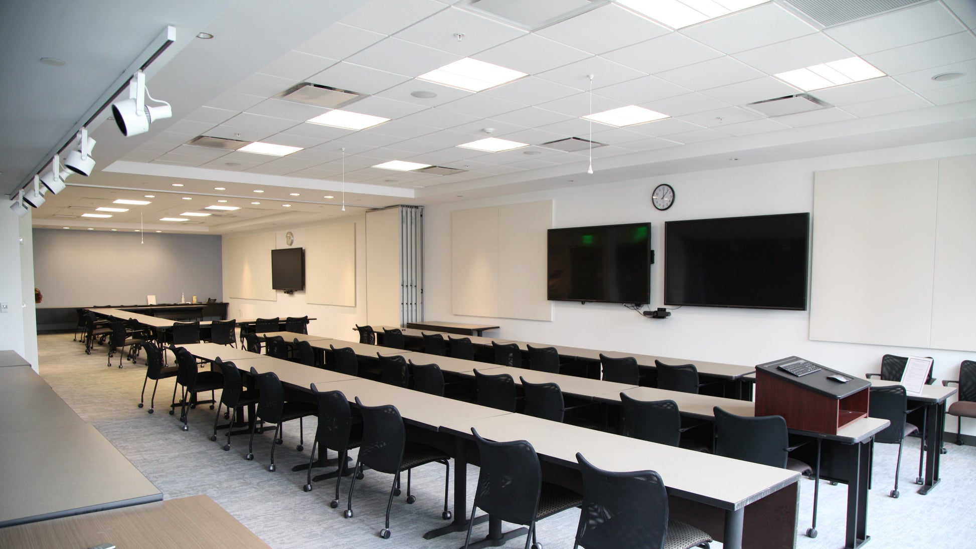 American-made gen2 training tables in educational facility classroom setup
